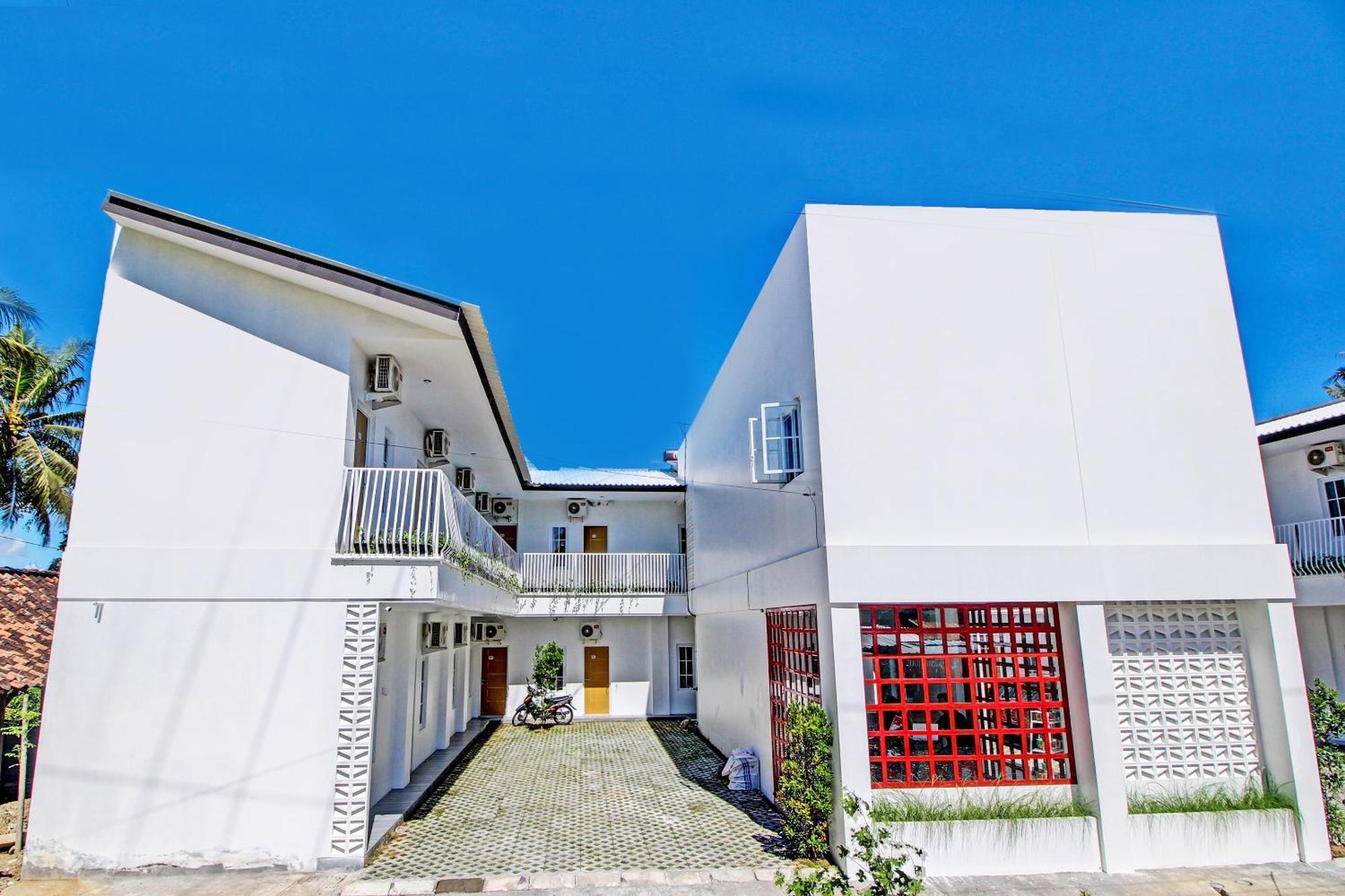 Super Oyo Collection O 92363 Kp Inn Temon Exterior foto