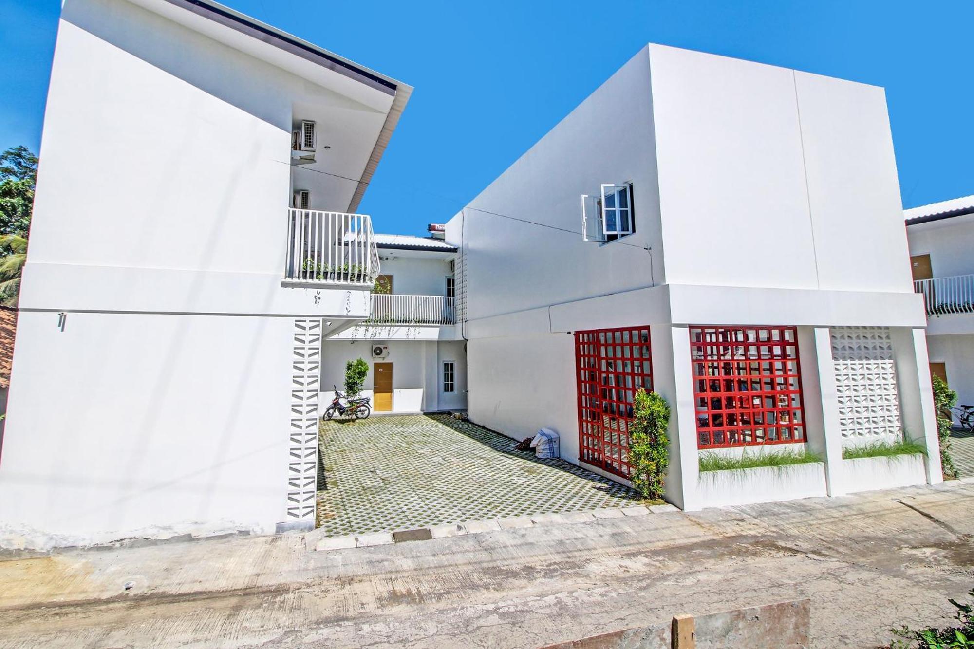 Super Oyo Collection O 92363 Kp Inn Temon Exterior foto