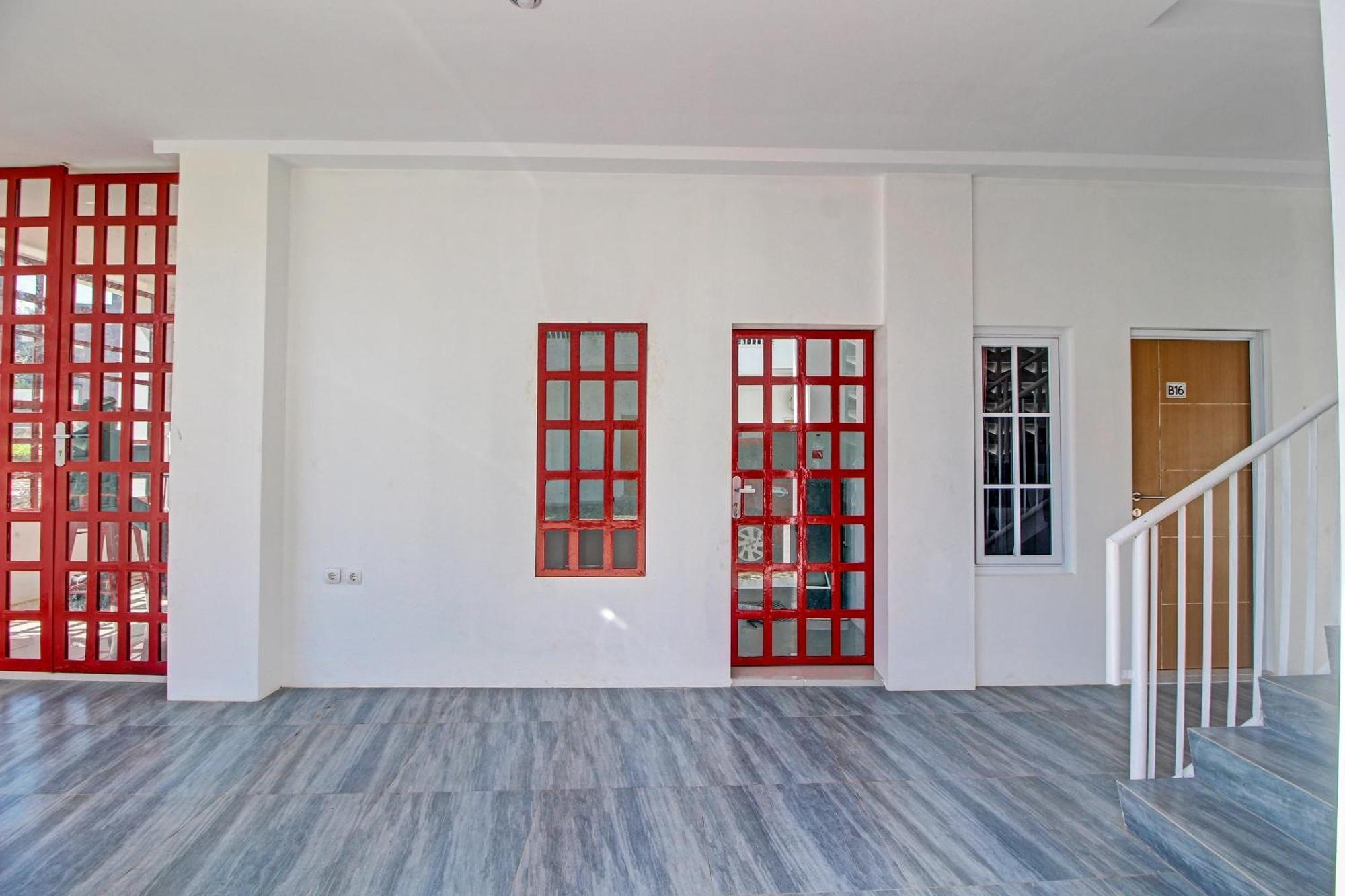 Super Oyo Collection O 92363 Kp Inn Temon Exterior foto