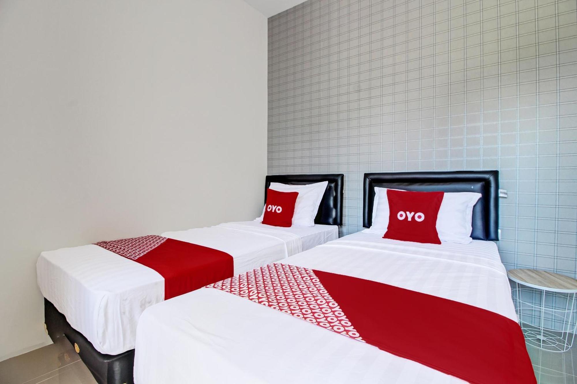 Super Oyo Collection O 92363 Kp Inn Temon Exterior foto