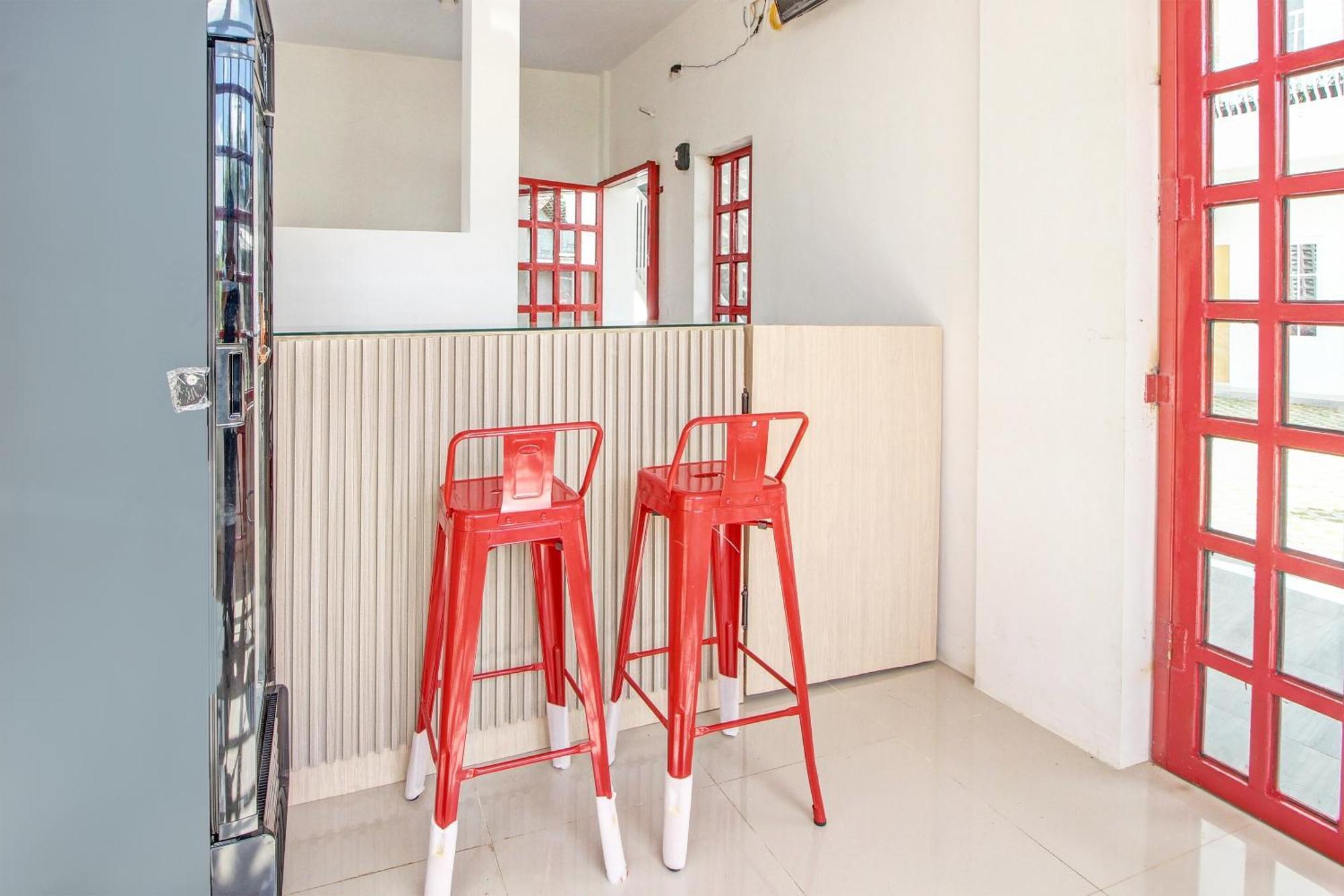 Super Oyo Collection O 92363 Kp Inn Temon Exterior foto