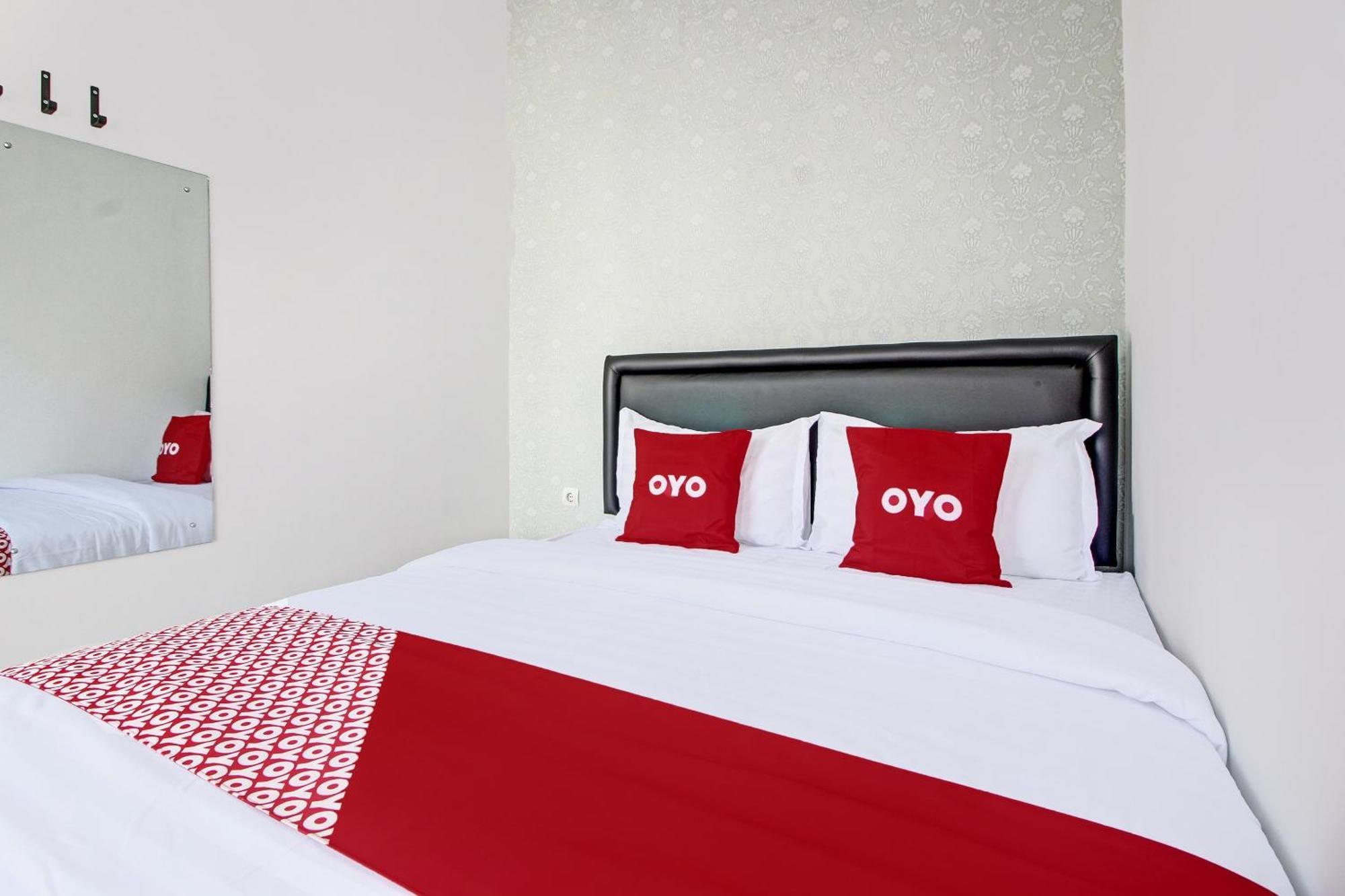 Super Oyo Collection O 92363 Kp Inn Temon Exterior foto